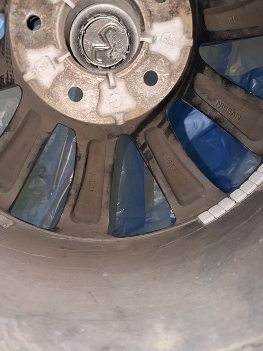 Оригинални джанти Infiniti 17 5x114.3 ET45 7.5J + зимни гуми
