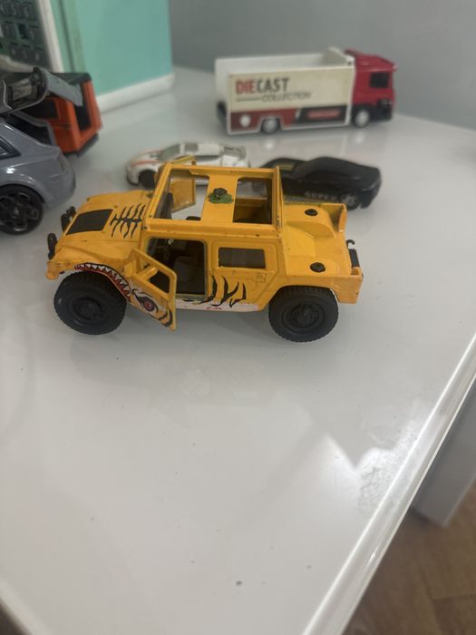 Продам игрушки машинки металлические