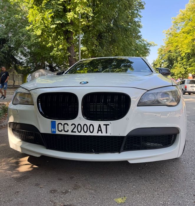 М Двойни решетки BMW 7/F01 – черен гланц - M Визия Цена Бъбреци