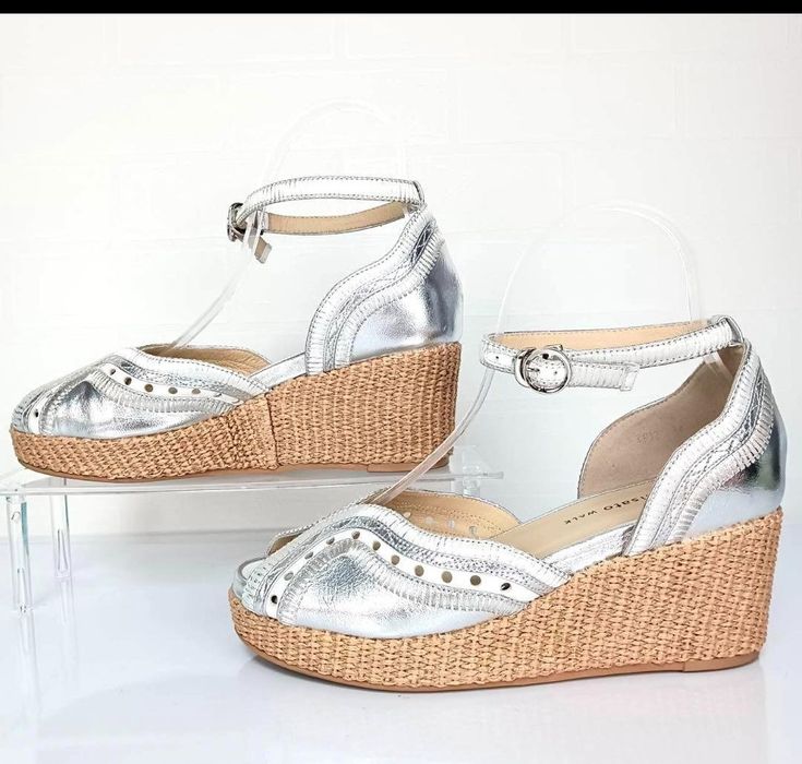 Продам кожаные  босоножки