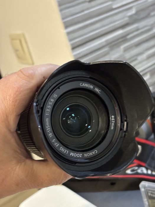 Фотоапарат в отлично състояние!Canon D7+обектив 18/135 Промоция !!!