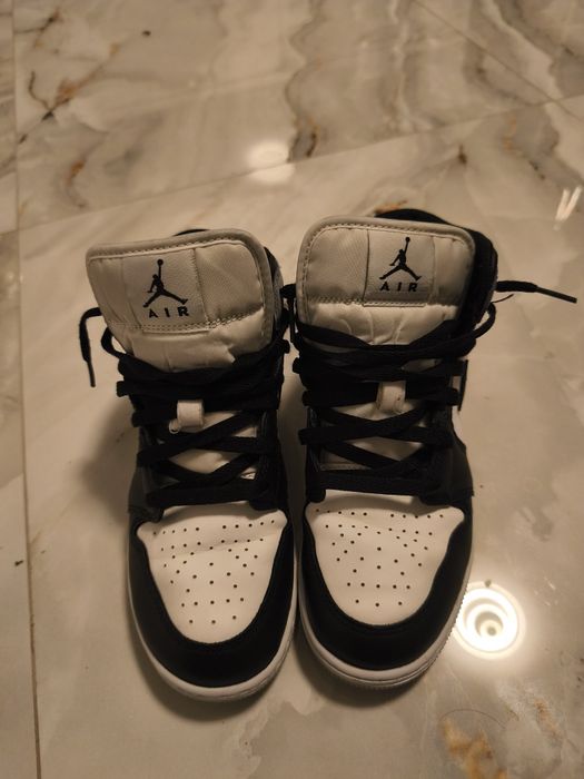 Vând Jordan 1 mid !