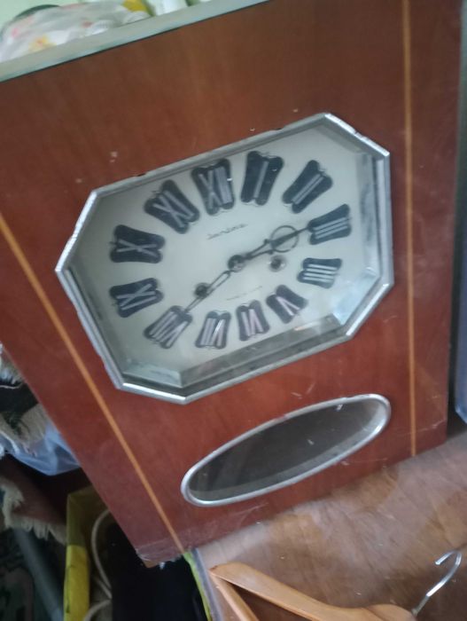 различни часовници всички работещи