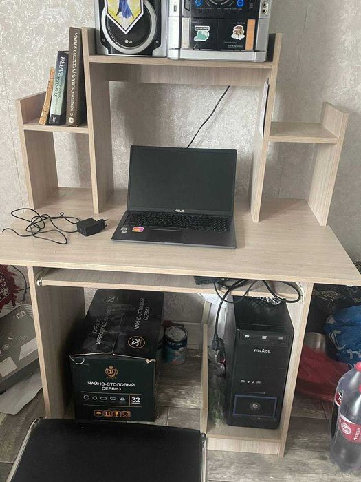 Стол для компьютера и учебы