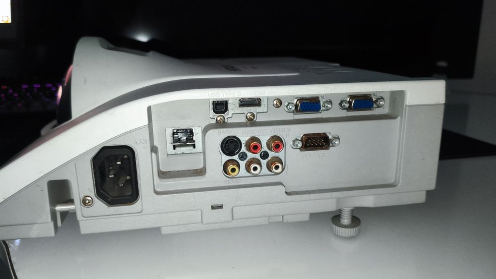 Video proiector HITACHI