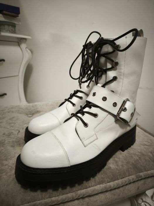Ghete Zara  din piele naturală  mărimea 40