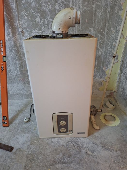 Vand centrala veche, mobila baie, rezelvor wc, etc