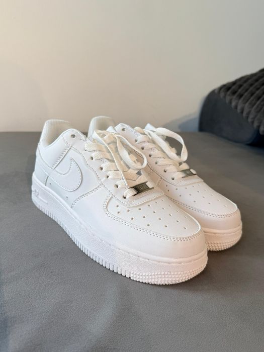 Nike air force 1
Marime: 39
Adidasi in stare perfectă noi cu eticheta
