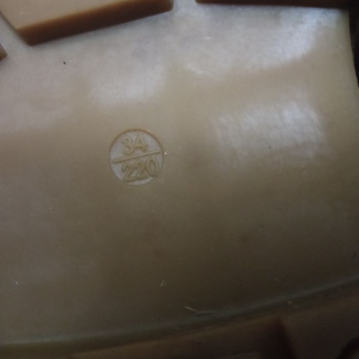 Детские ботинки.