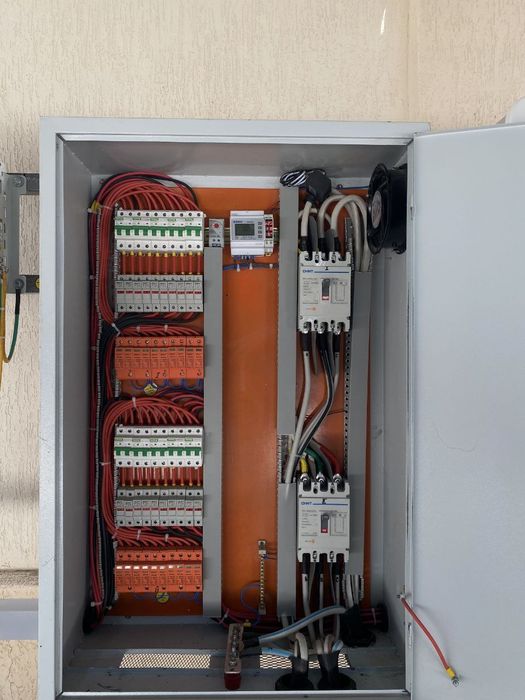 Установка фотоэлектрических станций, солнечные панели и инвенторы .