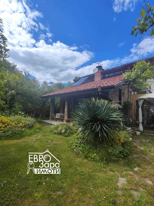 Масивна, обзаведена къща за продажба в с.Дълбоки