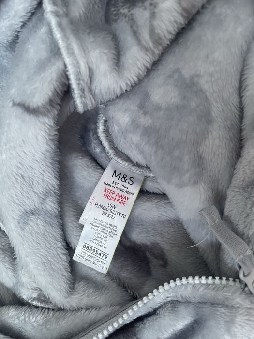 Pijamale călduroase (M&S) și bluză (Lupilu) pentru o fetiță de 7–8 ani.