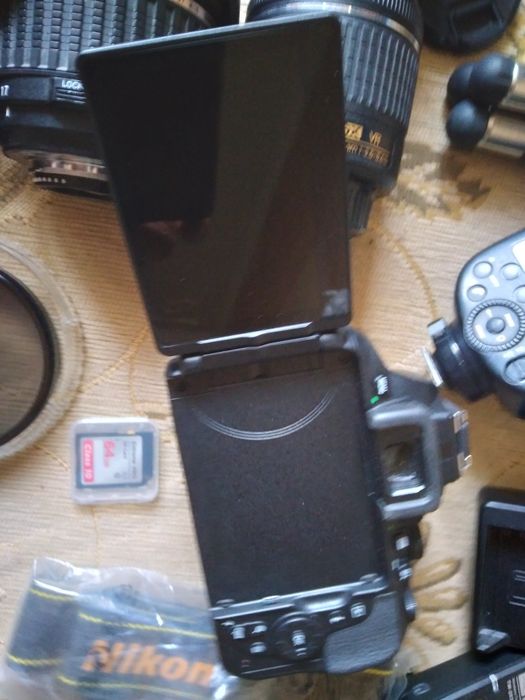 Коледна цена .Предлагам отлична фото камера Nikon D5600