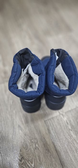 Продаю детские зимние ботинки