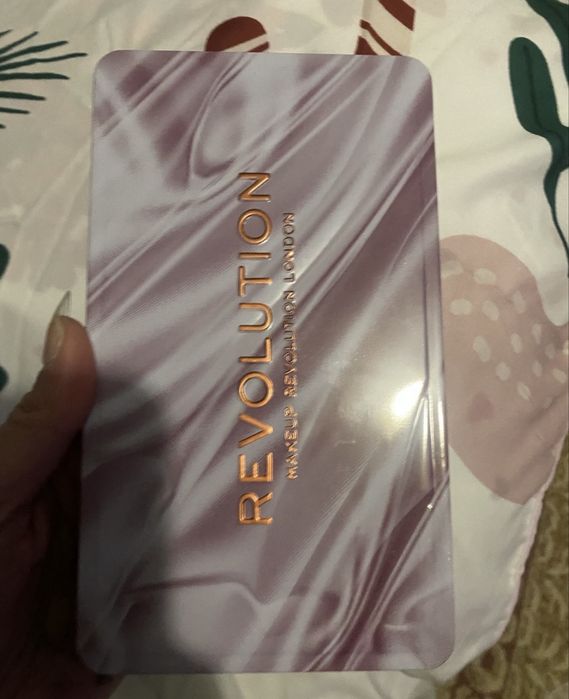 paleta fard revolution noua