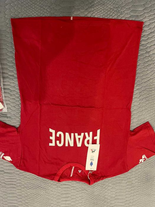 Тениска с яка на адидас на “Манчестър Юнайтед”