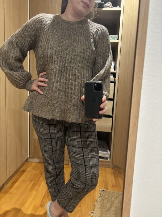 Pulover cu lana si fir metalic auriu