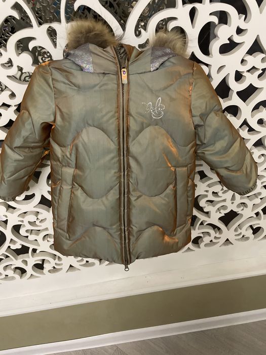 Продам пуховик на девочку