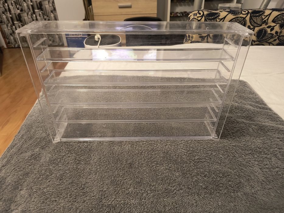 Vitrine expunere machete auto plexiglas