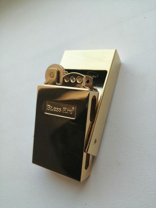 Новая зажигалка.