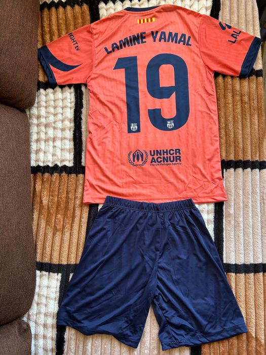 Compleu fotbal cu Yamal si Messi
