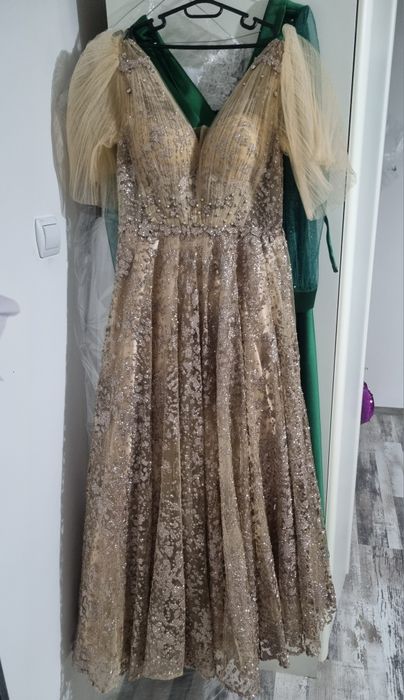 De vanzare rochie de nasă.