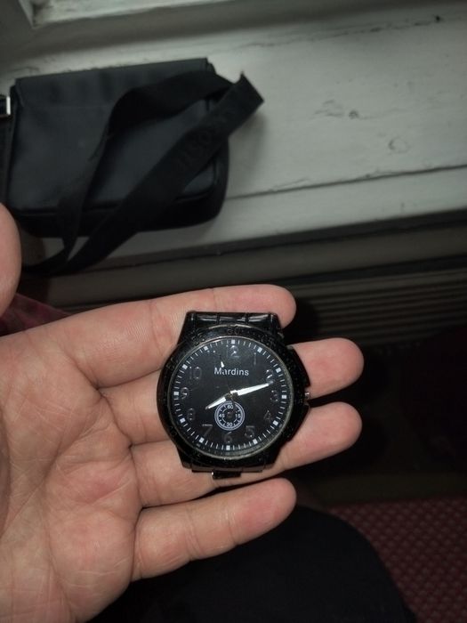 Продам часы под ремонт