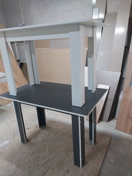 Куханый стол с табуретками