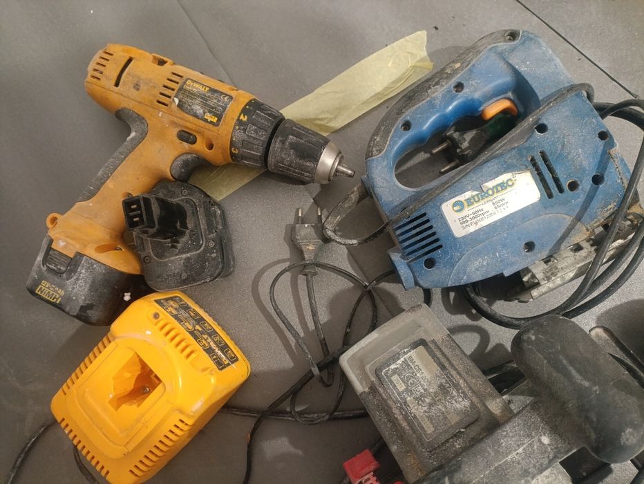 Scule  construcții defecte