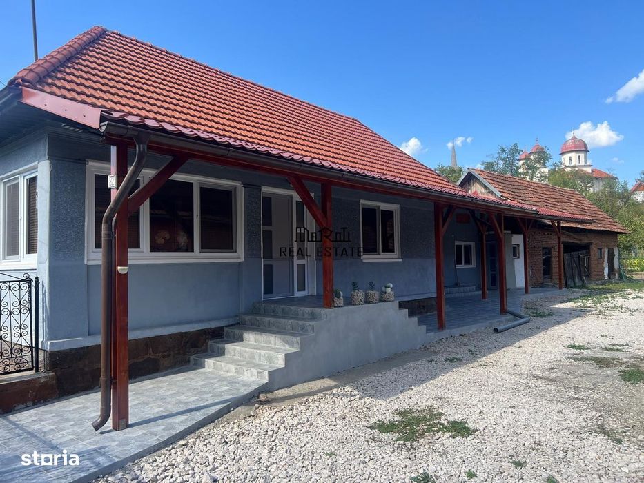 Casa renovata cu teren si anexe in Birtin