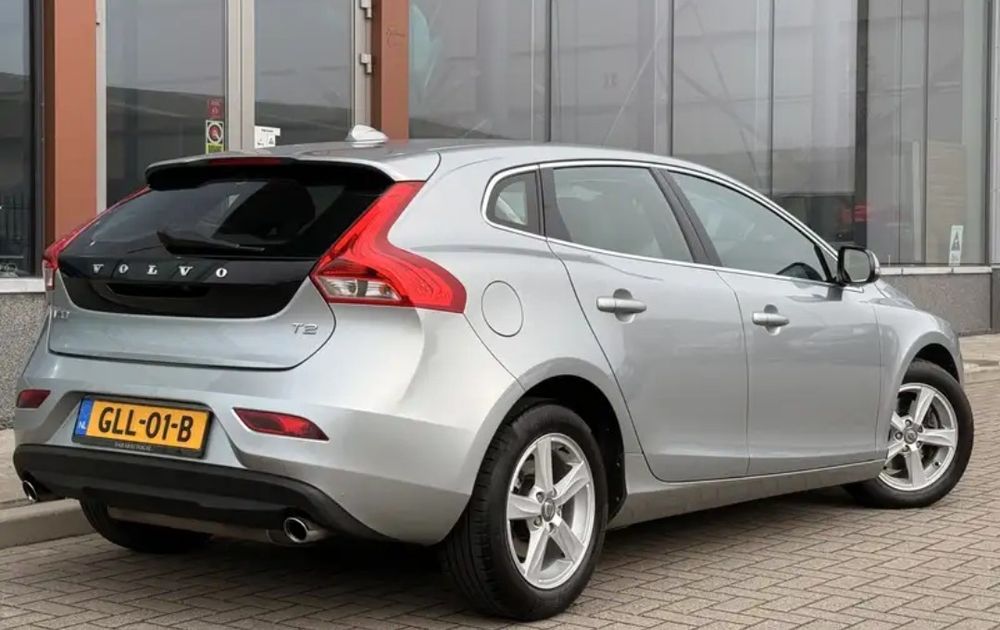 Dezmembrez Volvo V40