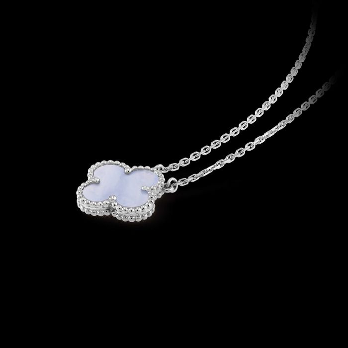 Van Cleef & Arpels VCA Gold Chalcedony Alhambra Clover Дамско Колие