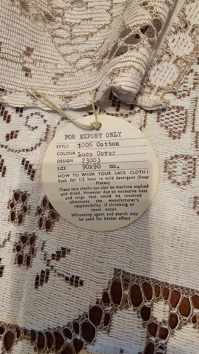 Ръчно плетена ковертюра за спалня, нови покривки за маса старо произв.