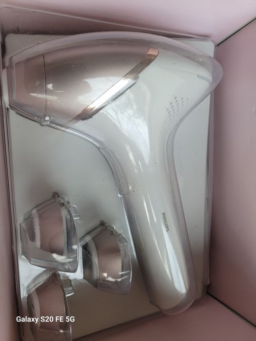 Epilator IPL Philips Lumea Prestige BRI956/00, Senzor Smartskin, utilizare cu sau fara fir, 250.000 impulsuri;