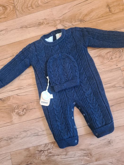 Зимний,  вязаный костюм . Новый !!! ОТ 9 ДО 12 МЕСЯЦЕВ.