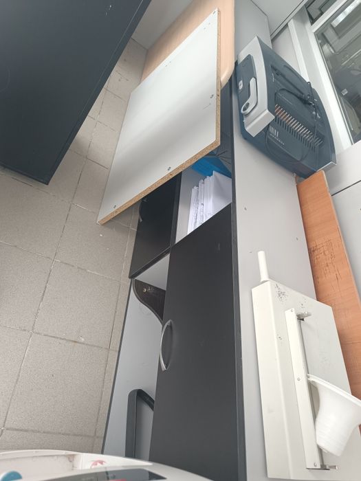 Шкафы и полки отдам