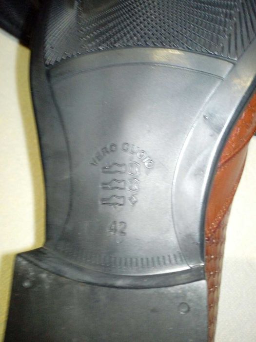 Нови много хубави кафяви обувки 42-43 номер