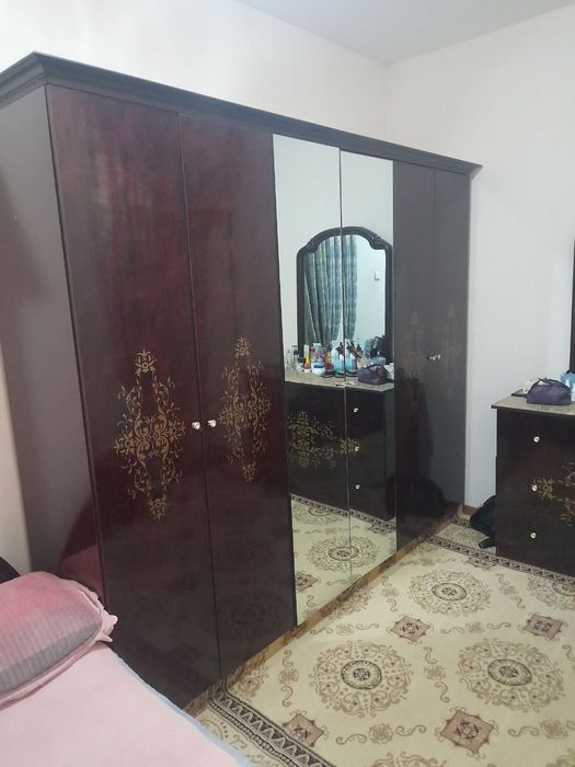 Спальный набор( кровать, камод, горка, шкаф, стольный набор)