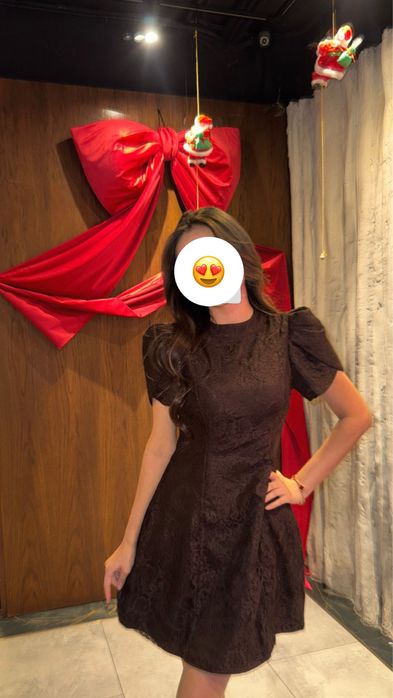 короткое коричневое платье