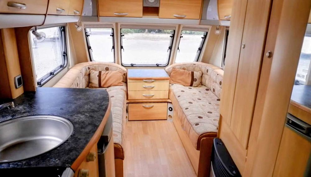 Продавам пет местна каравана „Sterling Eccles Sapphire“ 2010г. с МОТОРМУВЪР И ФОРСЕЛТ!