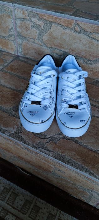 Adidași Guess Dama