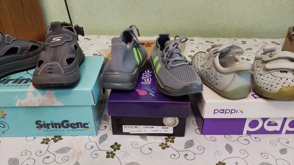 Сапожки 26 размер  ПОДОШВА 17см.Полностью18см.теплые.Кроссовки с Супен