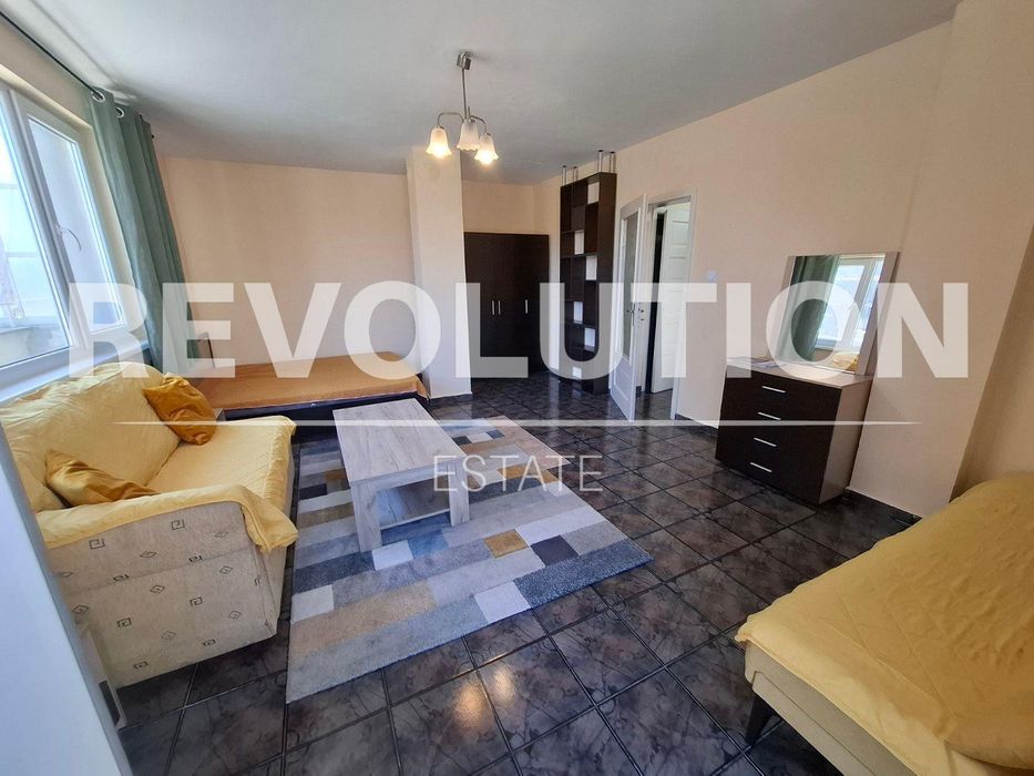Дава се под наем Двустаен апартамент в Варна, Център - 60 кв.м за 348.84 € - Снимка #1