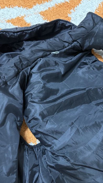 Простая жилетка черная