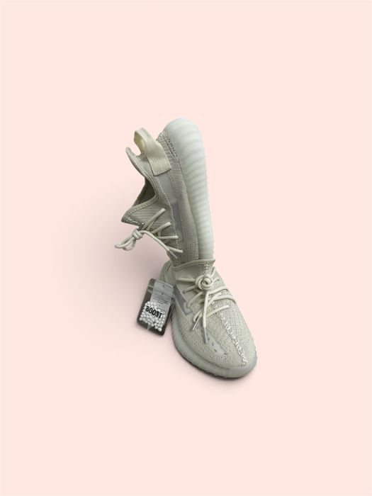 Yeezy Boost 350 V2 „Bone”