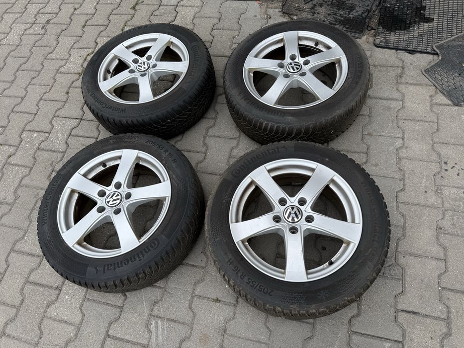 16 цола оригинални джанти VW с зимни гуми CONTINENTAL 205/55/16 , Dot 22г-7мм