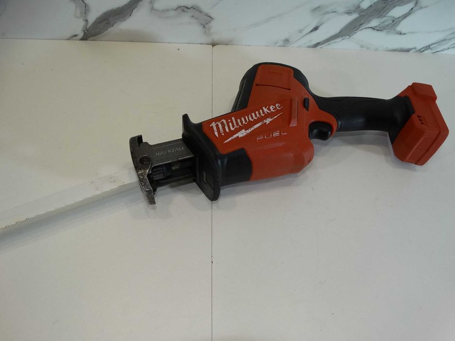 Milwaukee M18 FHZ - Компактен саблен трион
