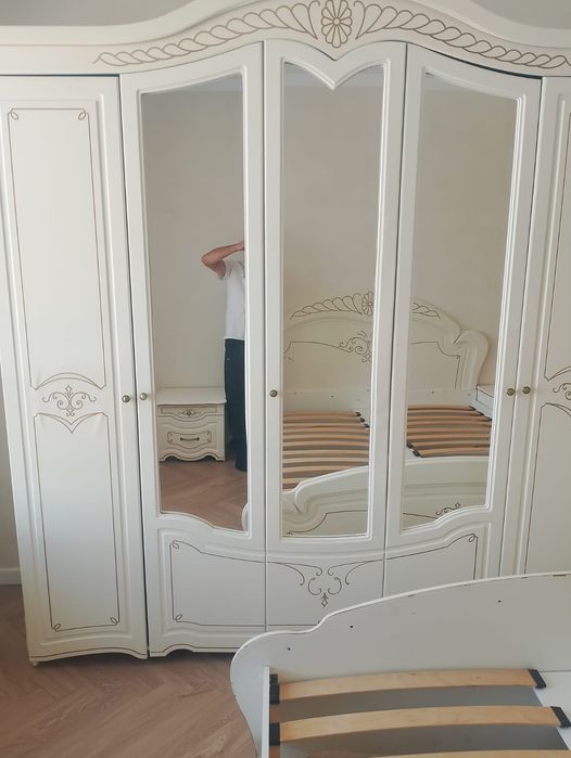 Спальный гарнитур