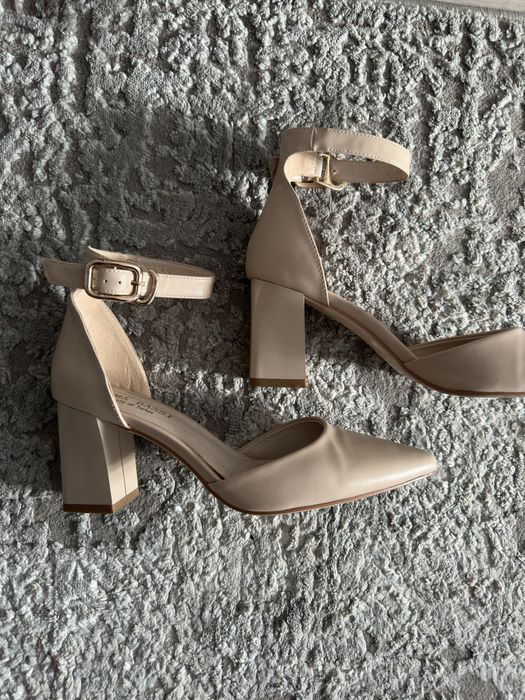 Продам туфли телесного цвета