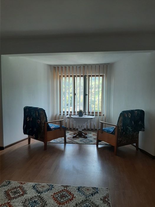 De Vânzare – Casă spațioasă cu teren generos